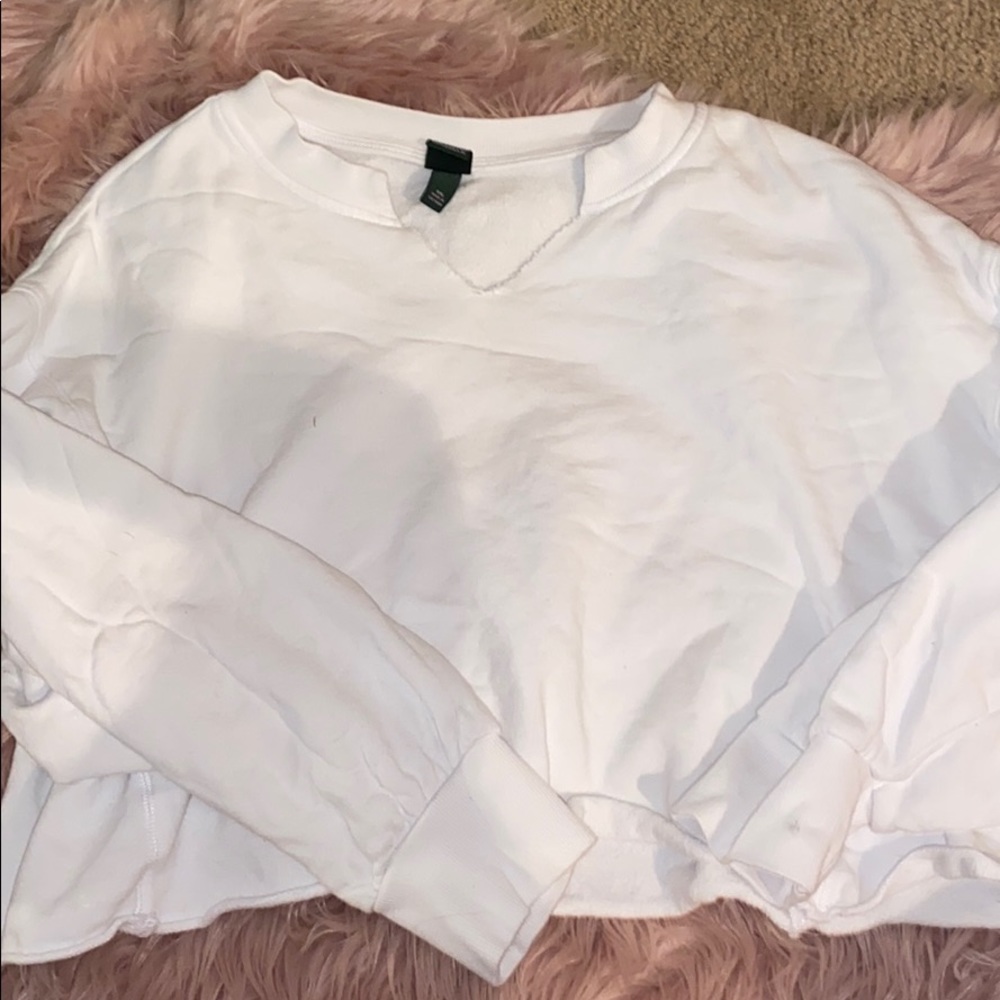 Cropped crew neck!